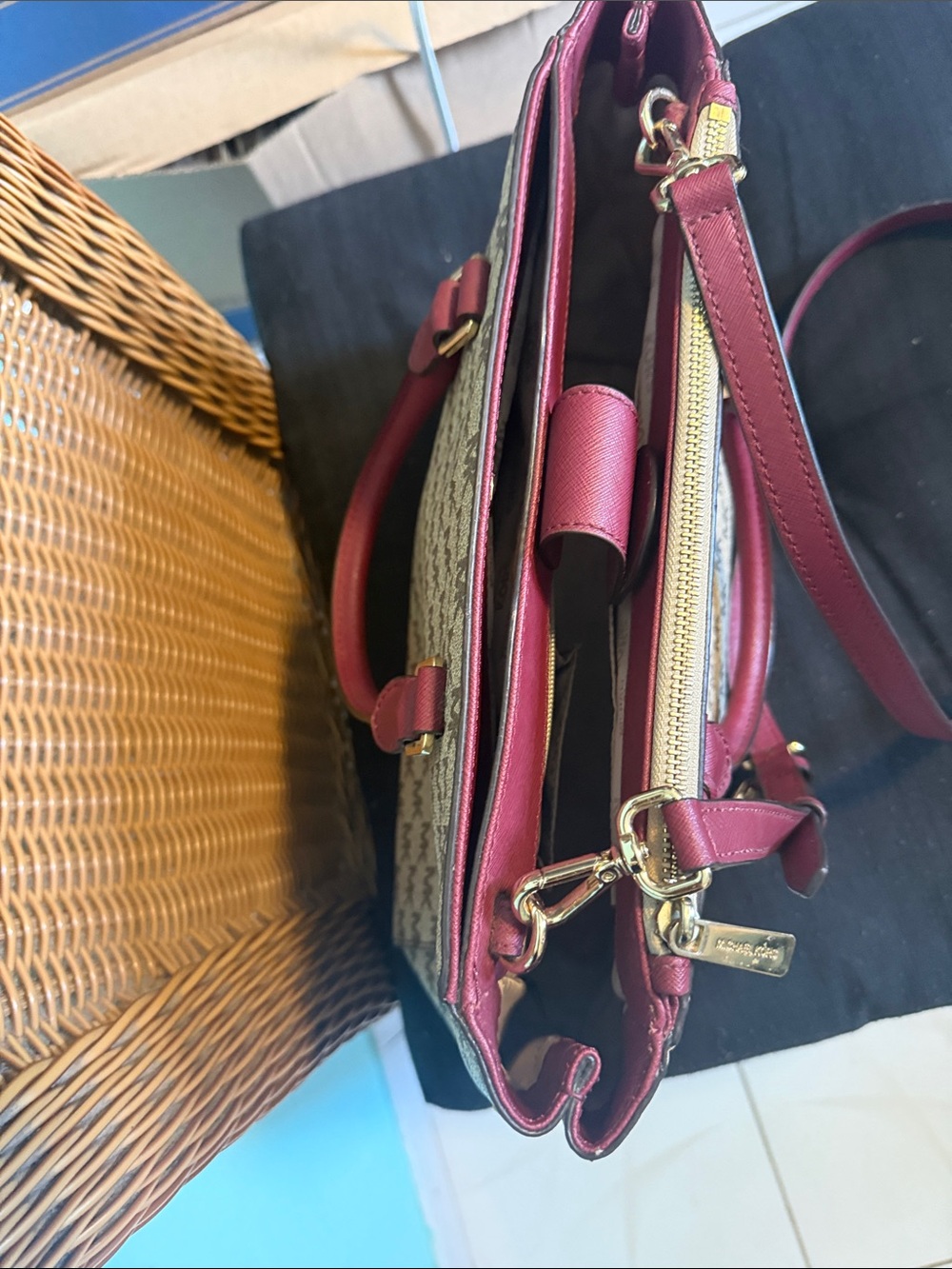 MICHAEL KORS SATCHEL - Picture 5 of 7